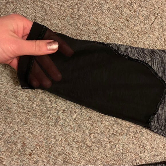 Victoria Secret Knockout Capris - Picture 4 of 5